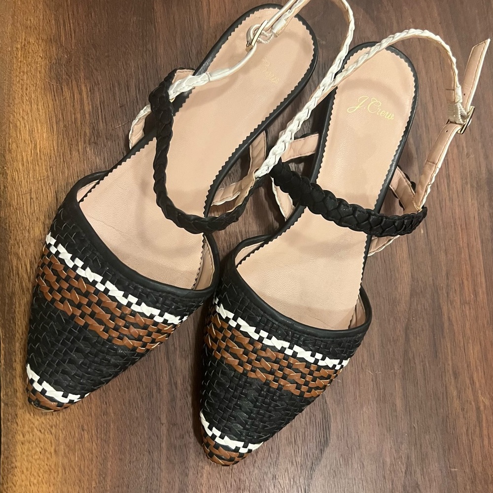 Vegan leather woven Tri color Mary Jane flats, size 9